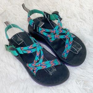 Chaco kids SZ 1 sandals great condition